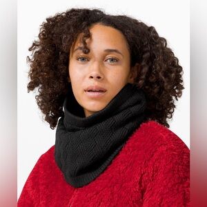 Lululemon Black Chevron Knit Neck Warmer